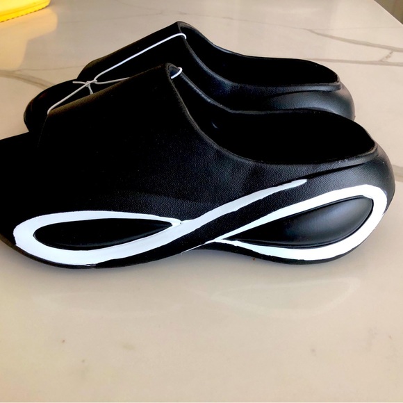 DIUS slides. Size 6.5-7 - Picture 3 of 4